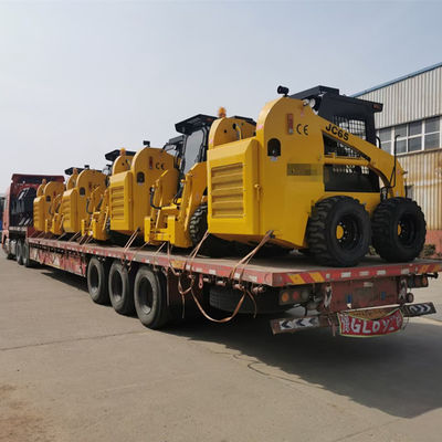 4WD Kubota Skid محمل أصفر اللون مع مرفق متعدد الوظائف
