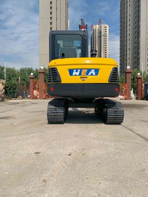 حفار صغير مجنزر 5.8 * 2.0 * 2.1 م كحد أقصى. نصف قطر الحفر 6.1 م مشابه لـ Komatsu PC60